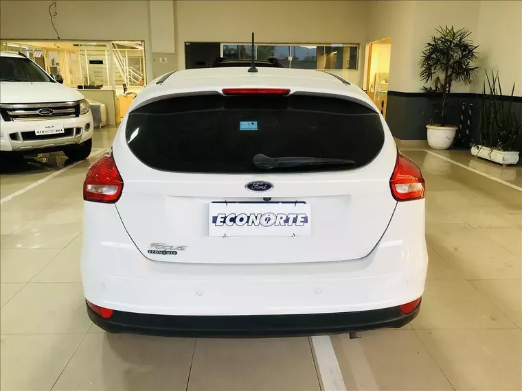 Ford Focus Branco 6