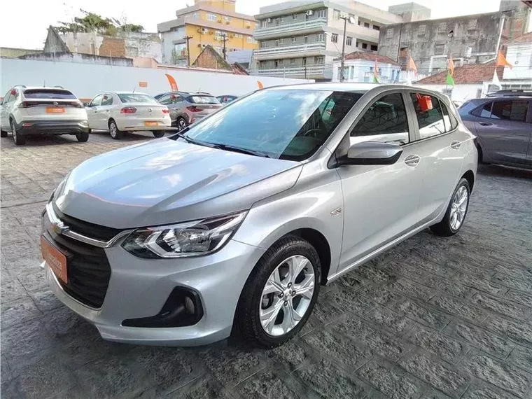 Chevrolet Onix Prata 1