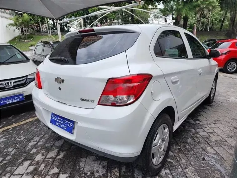 Chevrolet Onix Branco 8