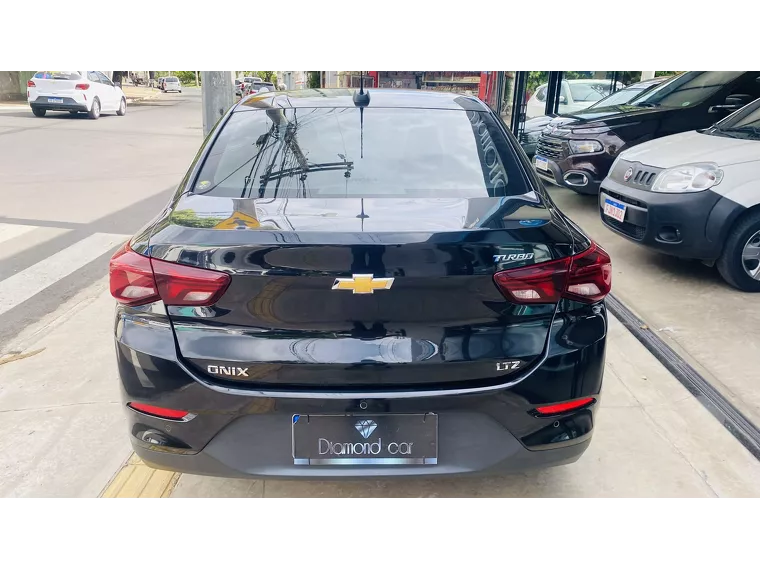 Chevrolet Onix Preto 5