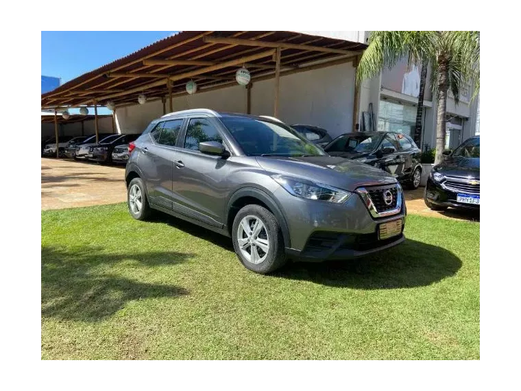 Nissan Kicks Cinza 5