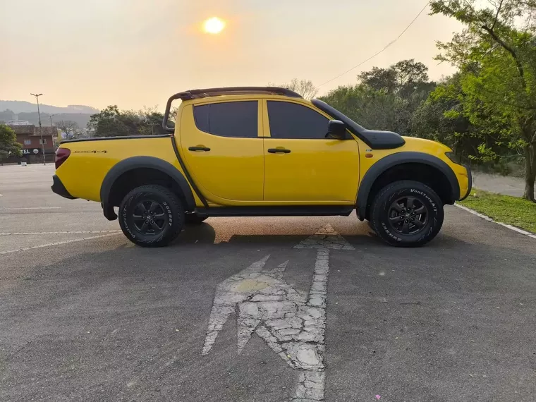 Mitsubishi L200 Triton Amarelo 5