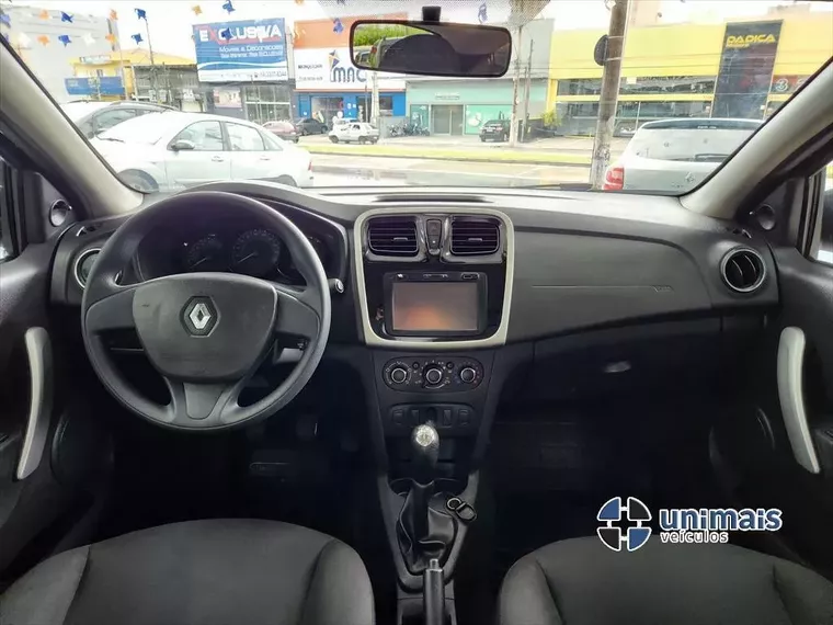 Renault Sandero Preto 6