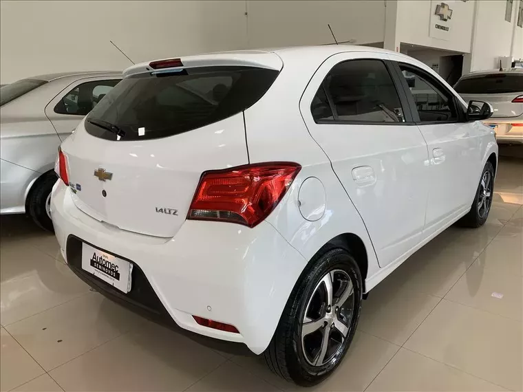 Chevrolet Onix Branco 6