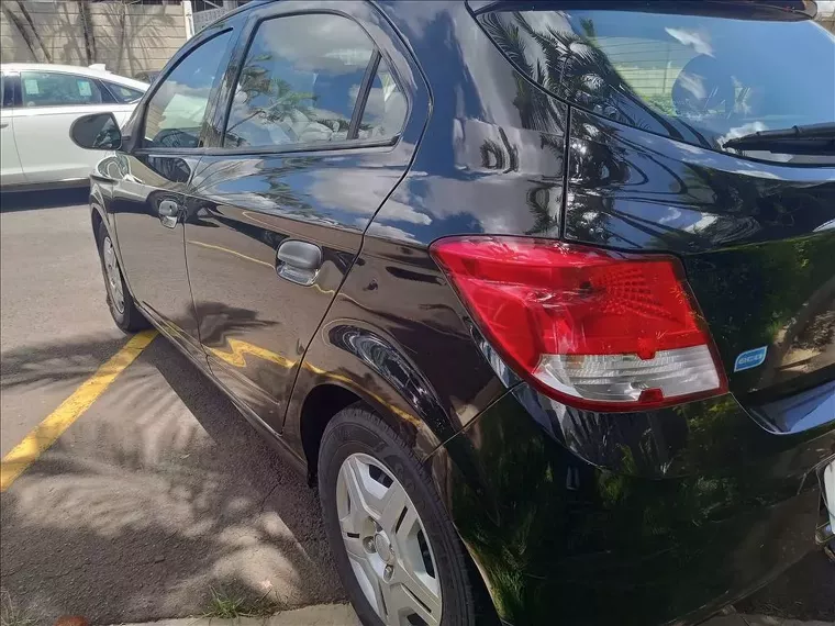 Chevrolet Onix Preto 3