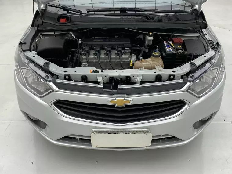 Chevrolet Onix Prata 15