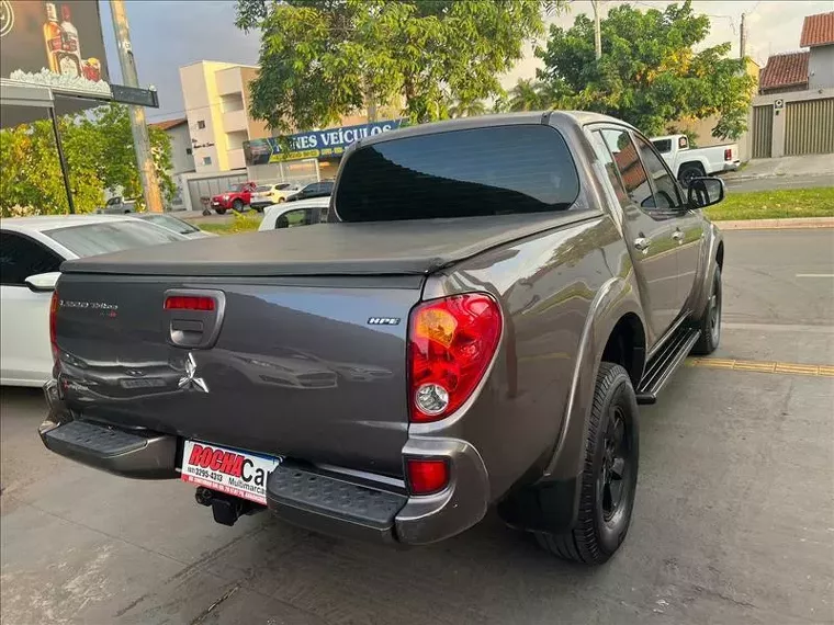 Mitsubishi L200 Triton Marrom 11