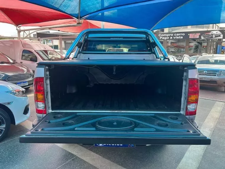 Toyota Hilux Prata 4