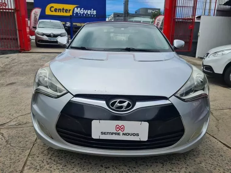 Hyundai Veloster Prata 15