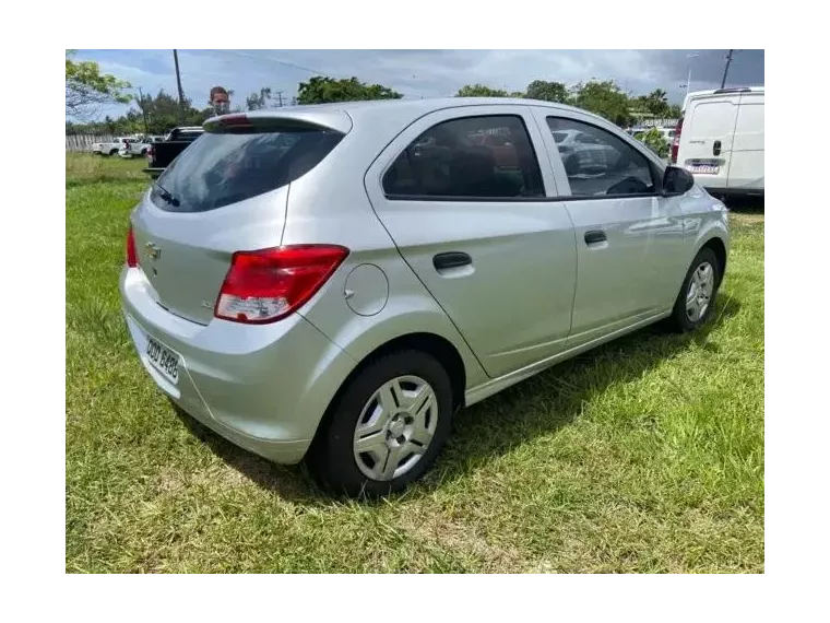 Chevrolet Onix Prata 3