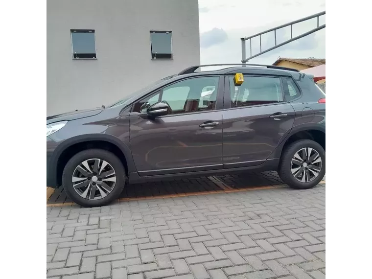 Peugeot 2008 Cinza 5