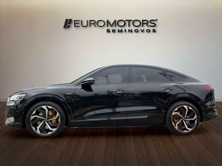 Audi E-tron Preto 18