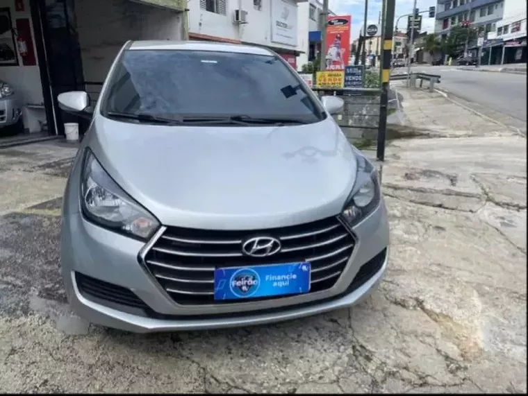 Hyundai HB20S Prata 2