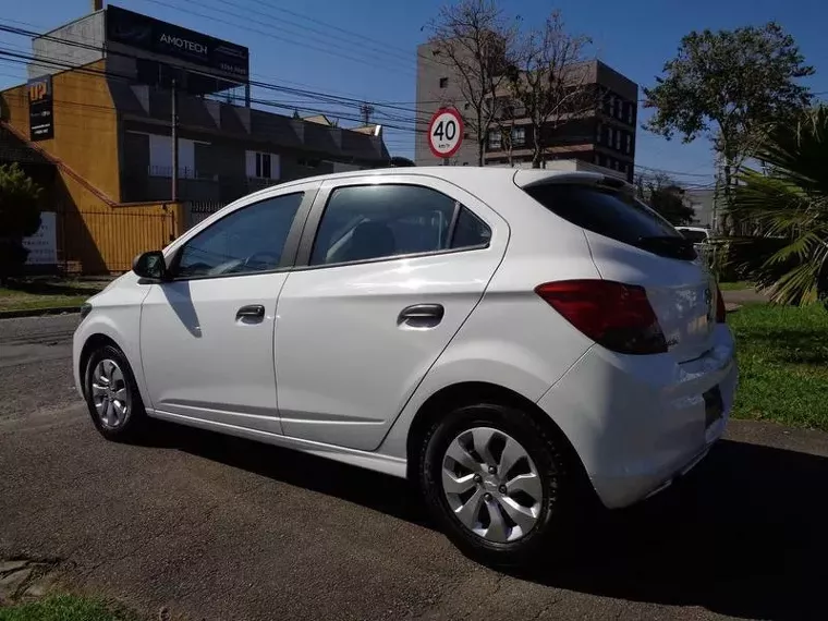 Chevrolet Onix Branco 2