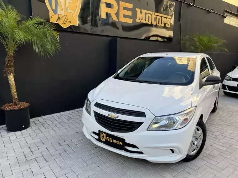 Chevrolet Onix Branco 4