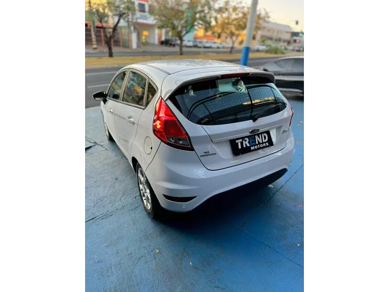 Ford Fiesta Branco 8