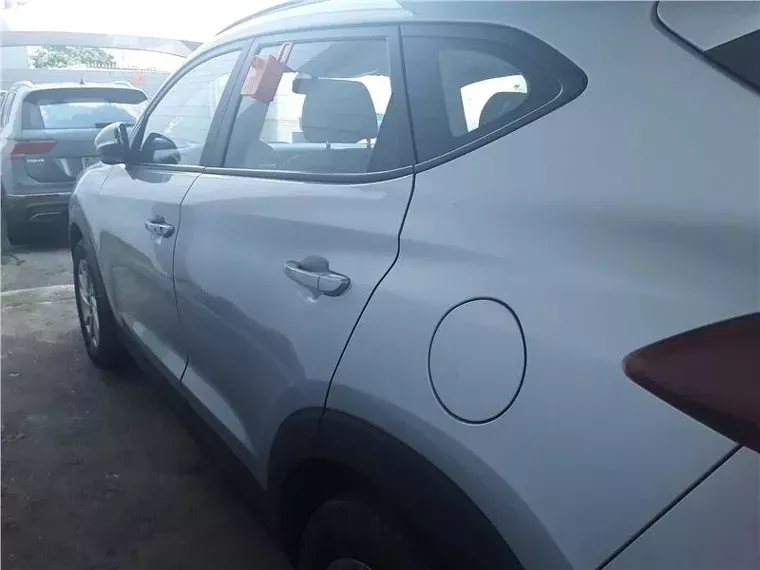 Hyundai Tucson Prata 2