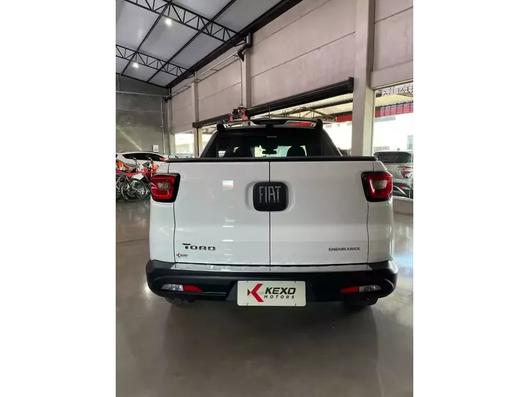 Fiat Toro Branco 33