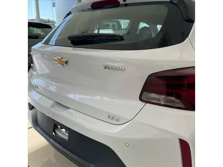 Chevrolet Onix Branco 5