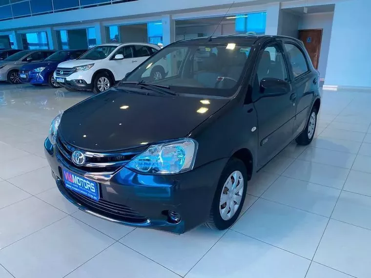 Toyota Etios Preto 5