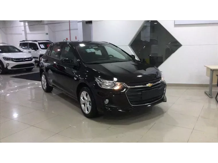 Chevrolet Onix Preto 1