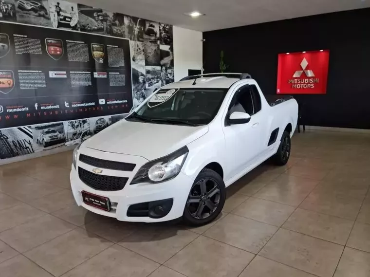 Chevrolet Montana Branco 10