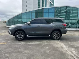 Toyota Hilux SW4