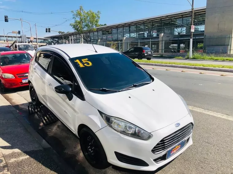 Ford Fiesta Branco 13