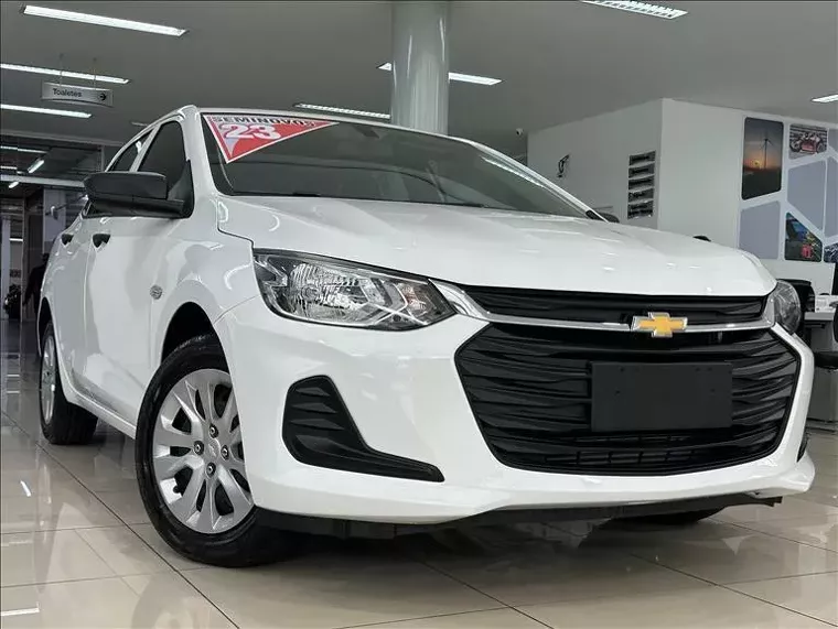 Chevrolet Onix Branco 9