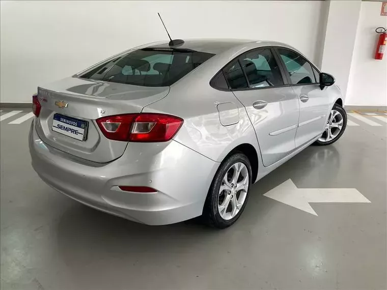 Chevrolet Cruze Prata 4