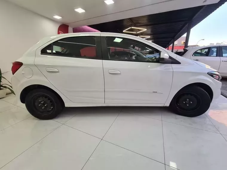 Chevrolet Onix Branco 7