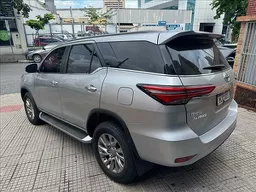 Toyota Hilux SW4