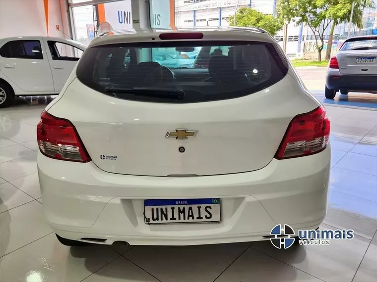 Chevrolet Onix Branco 10