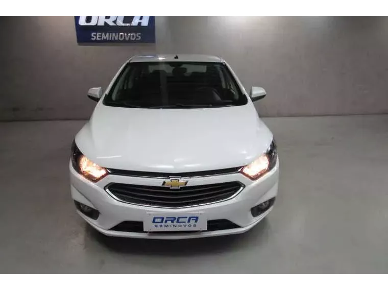 Chevrolet Prisma Branco 14