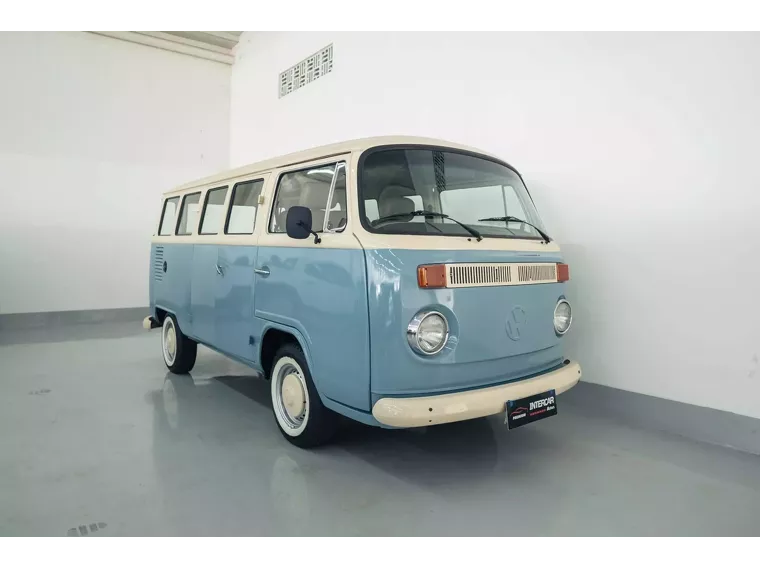 Volkswagen Kombi Azul 17