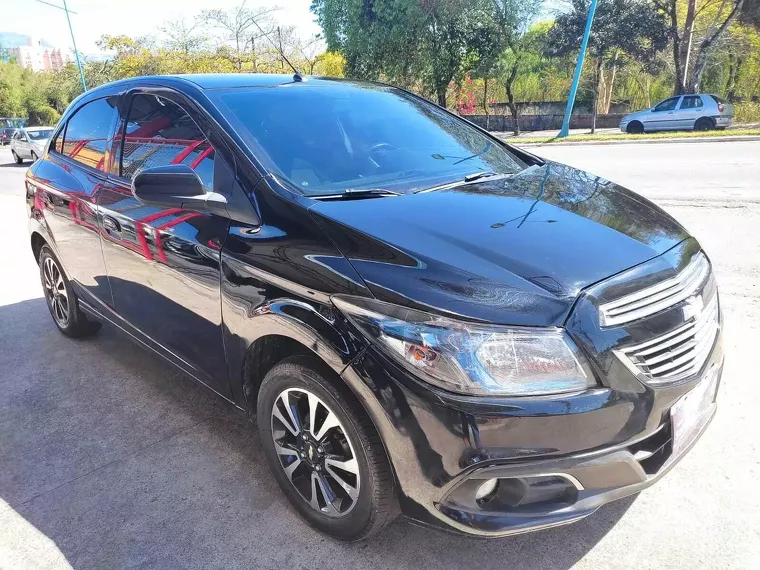 Chevrolet Onix Preto 5