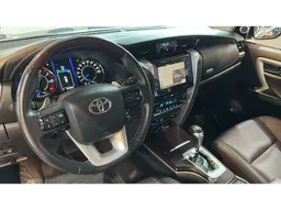 Toyota Hilux SW4