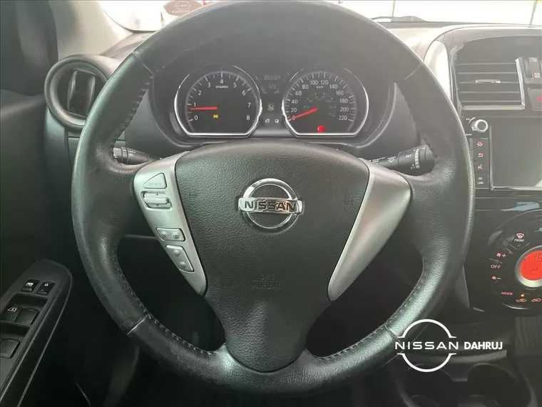 Nissan Versa Prata 16