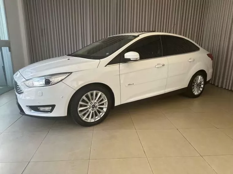 Ford Focus Branco 3