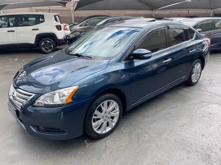 Nissan Sentra Azul 4