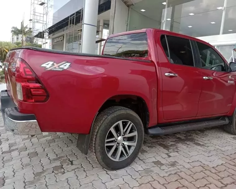 Toyota Hilux Vermelho 4