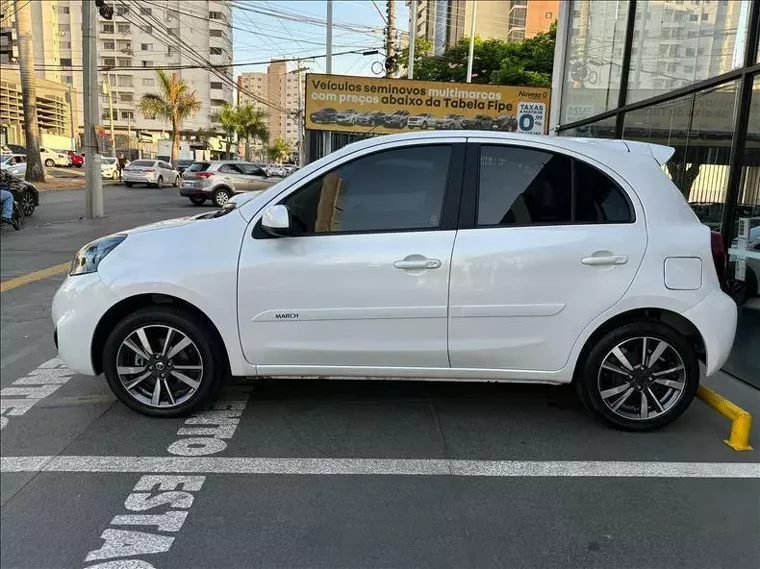 Nissan March Branco 3