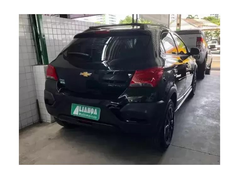 Chevrolet Onix Preto 4