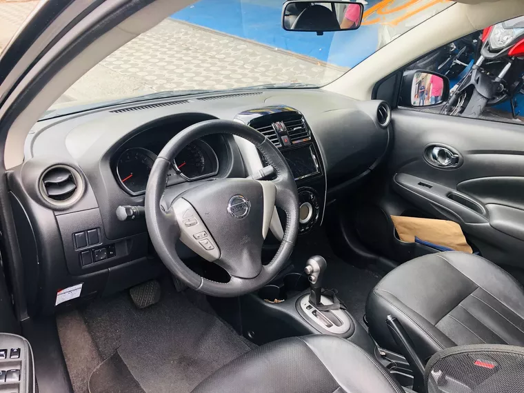 Nissan Versa Preto 8