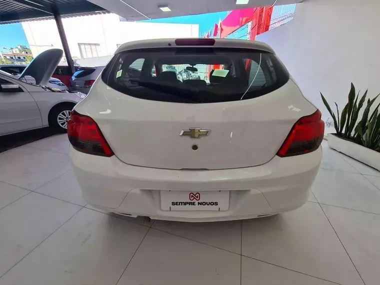 Chevrolet Onix Branco 7