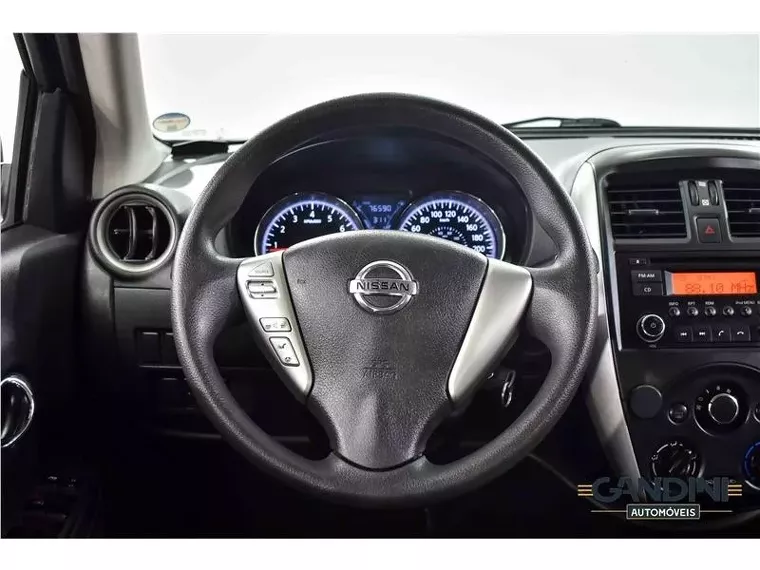 Nissan Versa Cinza 6