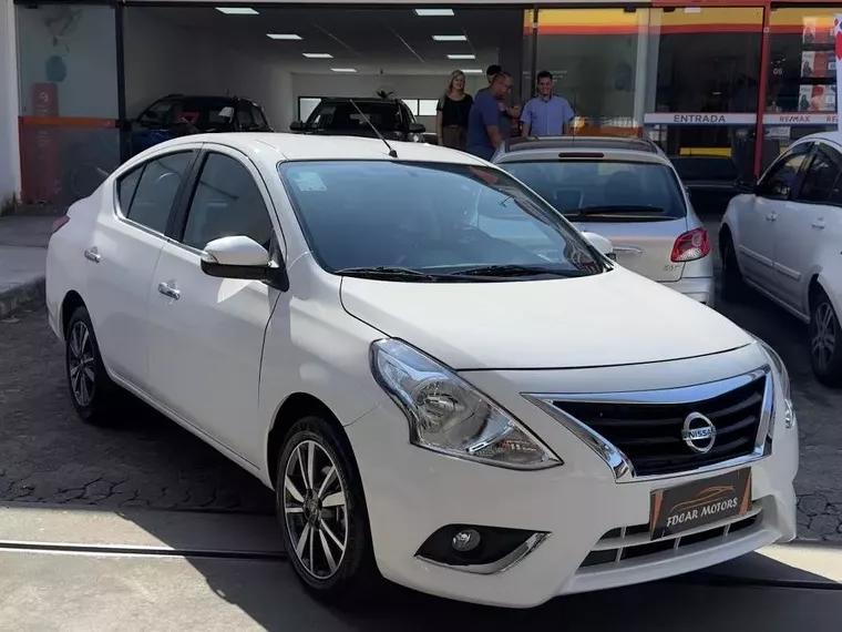 Nissan Versa Branco 2