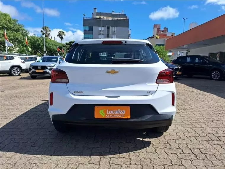 Chevrolet Onix Branco 7