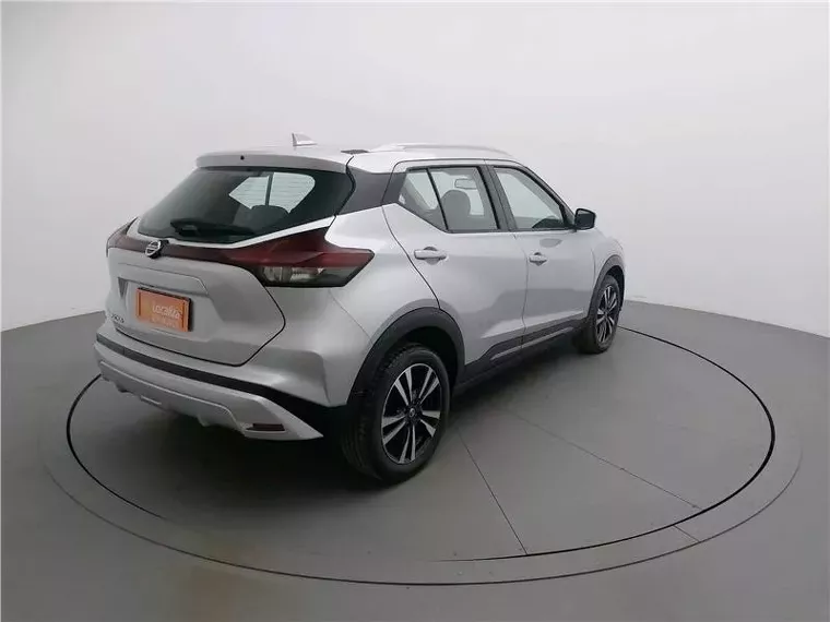 Nissan Kicks Prata 9