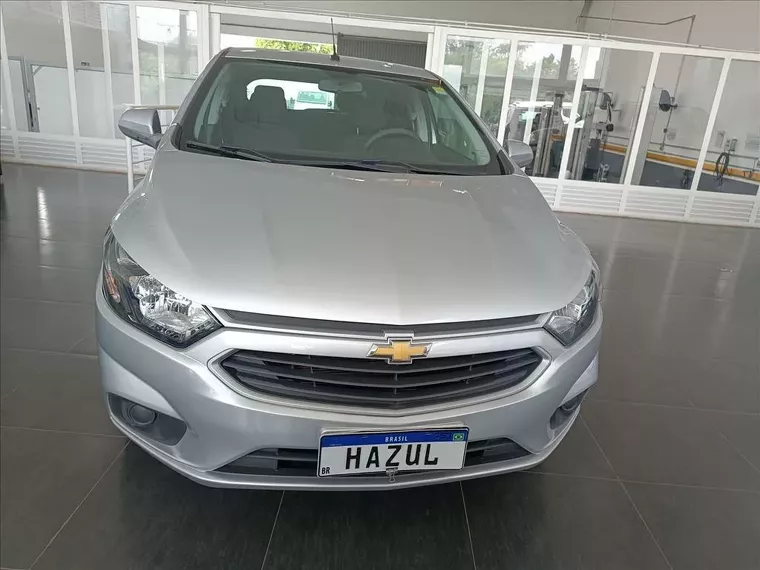 Chevrolet Onix Prata 1